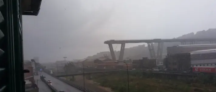 Italia sotto shock, crolla ponte A10 di Genova: decine di vittime [FOTO-VIDEO-TWEET]