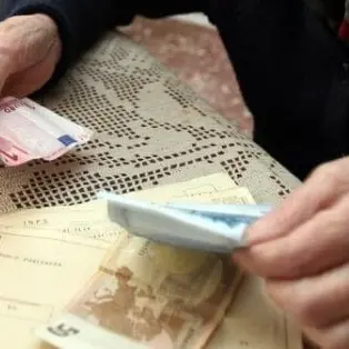 Anziani nel mirino dei truffatori: «Suo figlio è nei guai, lei deve pagare»