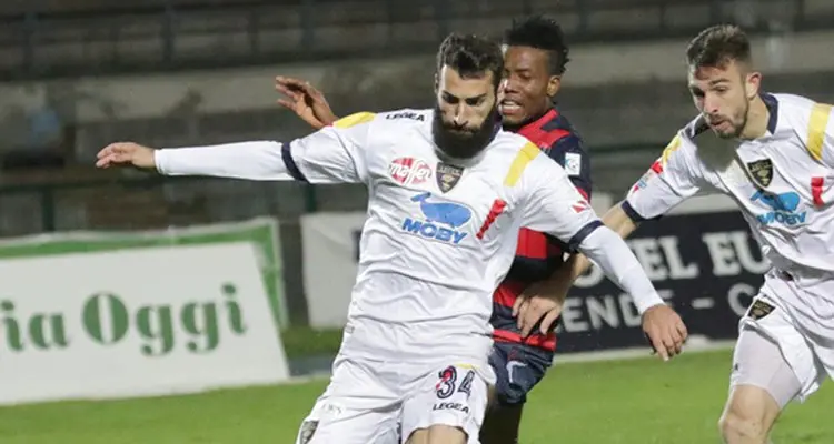 Legittimo ha firmato per il Cosenza. Ufficiale l'accordo con il Lecce