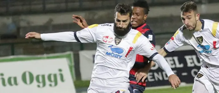 Legittimo ha firmato per il Cosenza. Ufficiale l'accordo con il Lecce