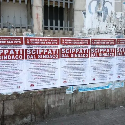 Cosenza, manifesti pubblici contro il sindaco Mario Occhiuto