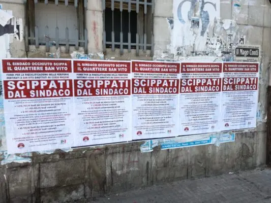 Cosenza, manifesti pubblici contro il sindaco Mario Occhiuto