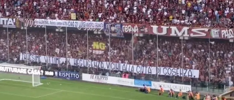 Oltre la rivalità: Salerno ricorda le vittime del Raganello