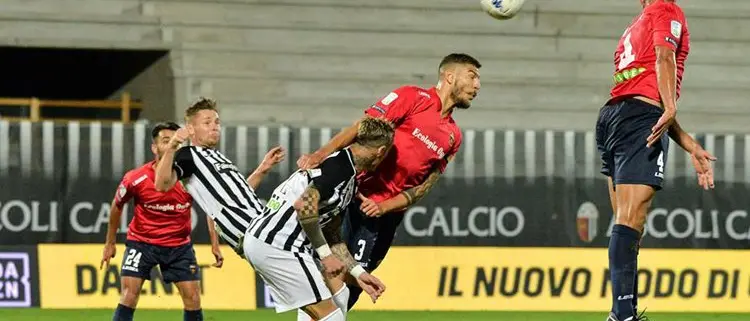 Per i tifosi il migliore è stato Dermaku. Ecco la media delle vostre pagelle