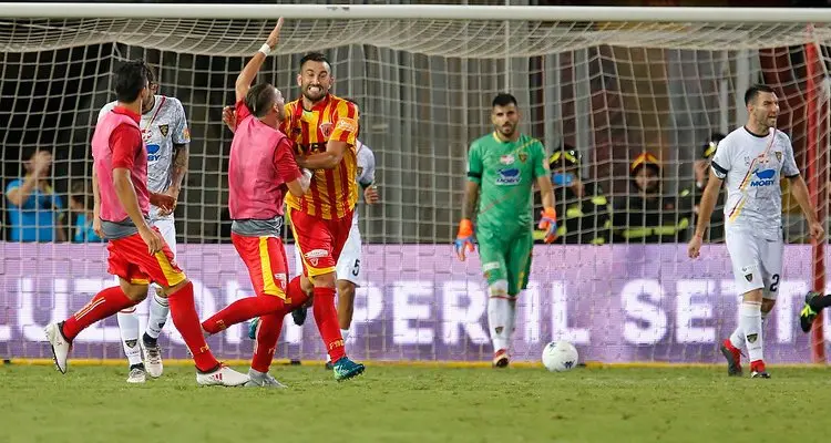 Benevento da 0-3 a 3-3, Lecce rimontato sul più bello. Tabellino e voti