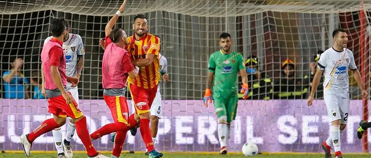 Benevento da 0-3 a 3-3, Lecce rimontato sul più bello. Tabellino e voti