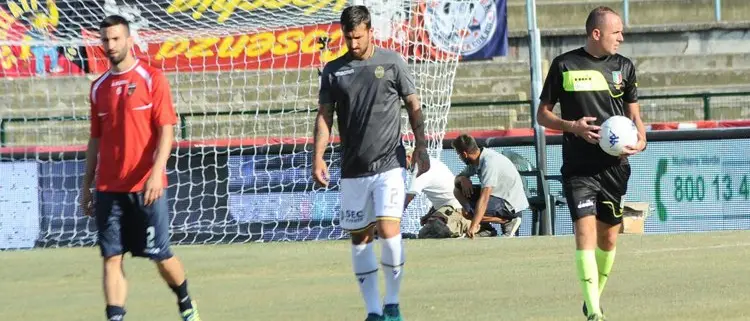 Cosenza-Verona, «spettava ai rossoblù dotarsi di un campo». Le motivazioni del reclamo rigettato