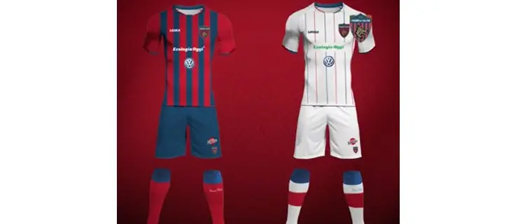 Il Cosenza volta pagina. Ecco il video ufficiale delle nuove maglie