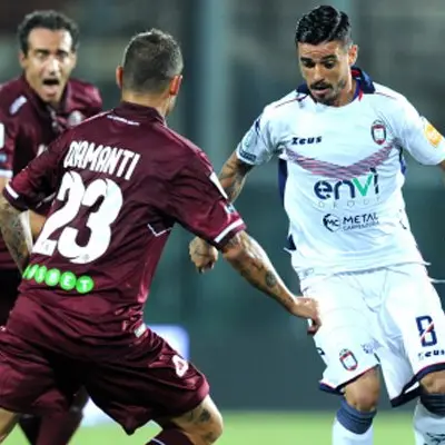 Crotone, blitz nel posticipo (0-1). Livorno sprecone, ora il Cosenza