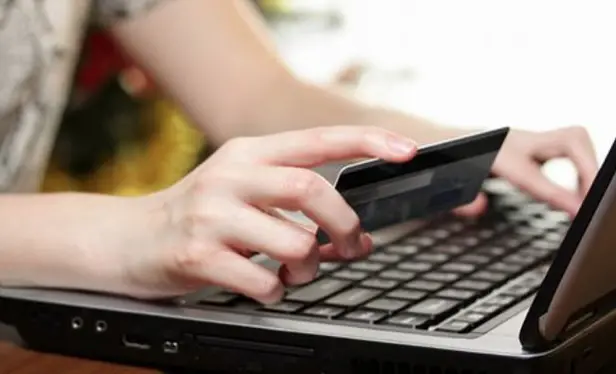 «Sono all'estero, mandami 1000 euro». La prima vittima è di Cosenza
