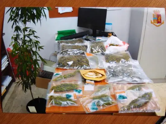 Cosenza, nel negozio custodiva circa 2 chili di marijuana: denunciato