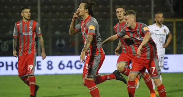 Poco Cosenza allo \"Zini\". La Cremonese passa con Mogos e Paulinho