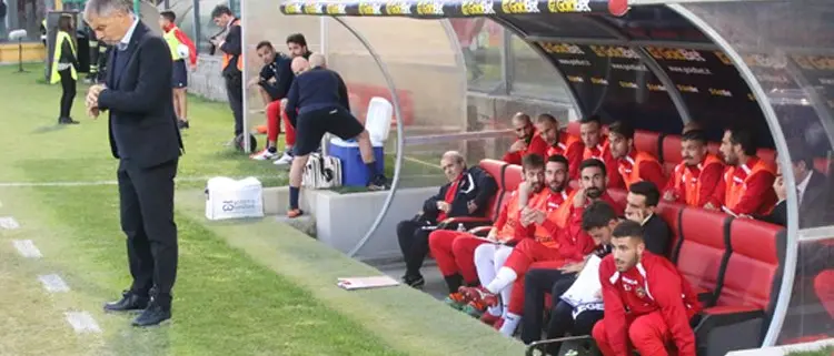 Braglia tira le orecchie a Tutino, ma è un messaggio per tutto il Cosenza