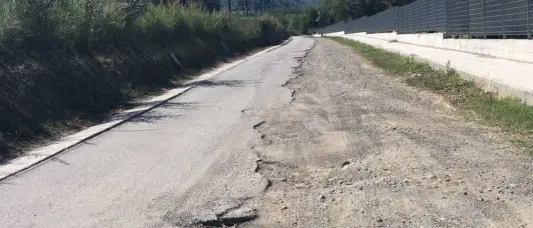 Cosenza, disagi in via dell'Accoglienza. Sette mesi dopo è peggio di prima [FOTO]