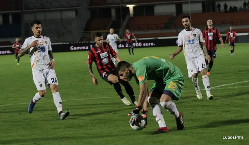 Lecce-Cosenza: le probabili formazioni e dove vederla in tv e sul web