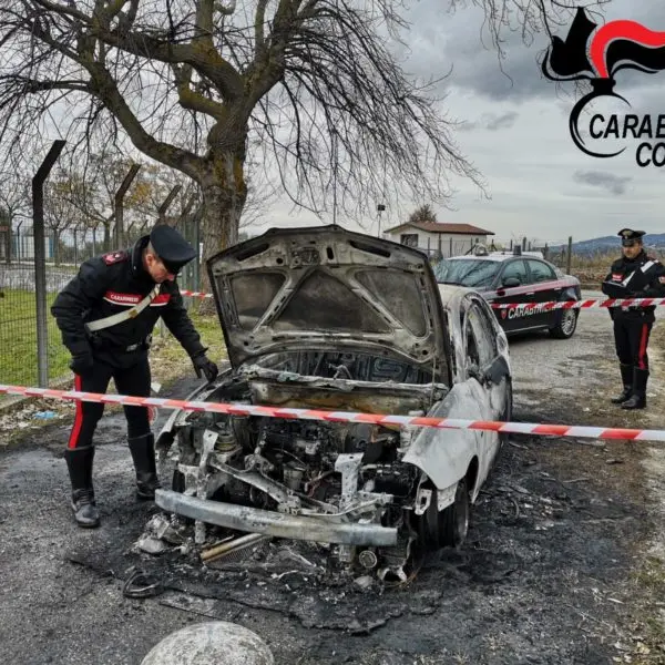 Rogliano, incendia la sua auto: i carabinieri lo trovano