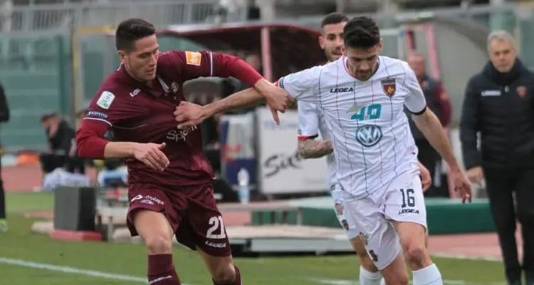 Cosenza, ko che brucia. Il Livorno sfrutta l'occasione (2-0)