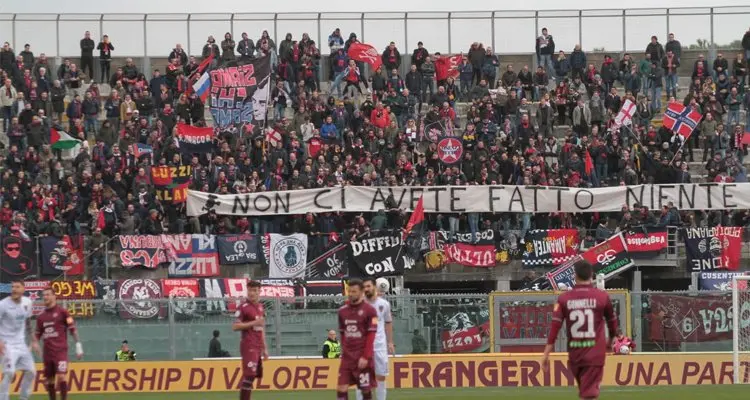 Cosenza, il tifo è un «frastuono». Settore ospiti da applausi pure oltre il 90'