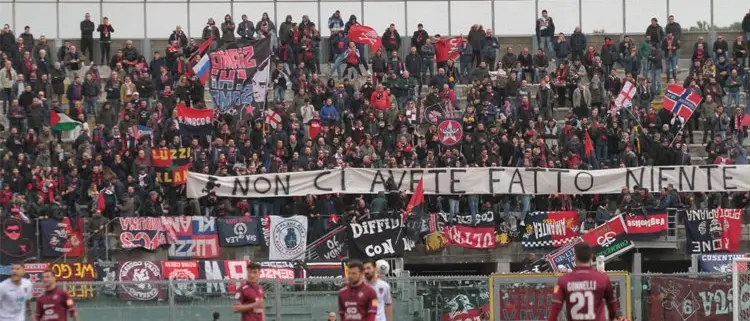 Cosenza, il tifo è un «frastuono». Settore ospiti da applausi pure oltre il 90'