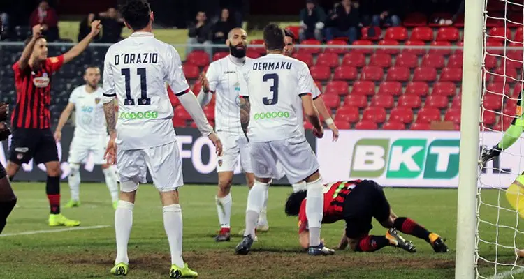 Dermaku: «Il Cosenza meritava di vincere. L'autogol? Fuorigioco netto»