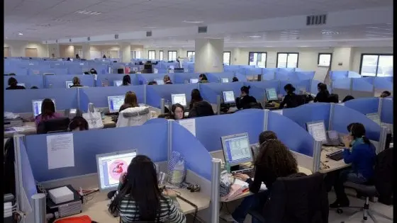 Ex lavoratori Abramo, oltre al danno anche la beffa. «Siamo fuori da tutto»