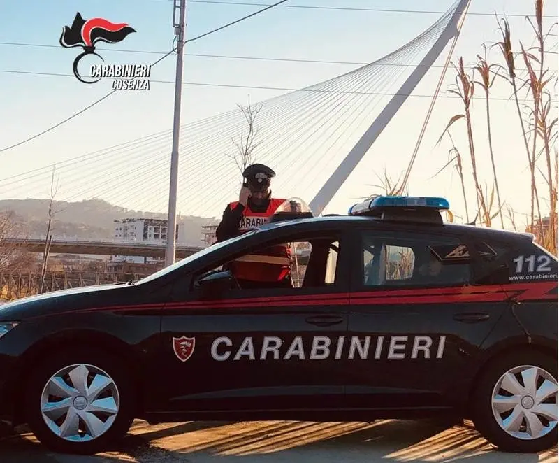 Cosenza, spacciava droga mentre era agli arresti domiciliari