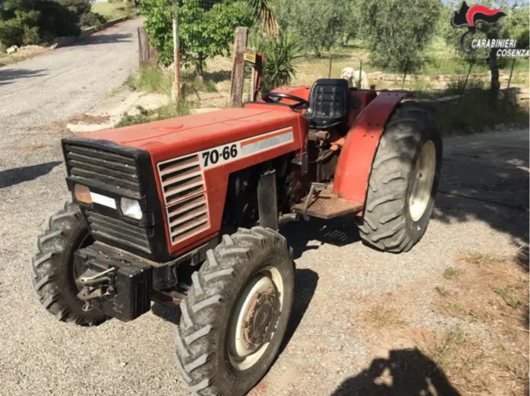 Montegiordano, ritrovato trattore rubato a Matera: le indagini