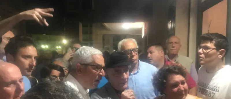 Franco Piperno abbraccia il sindaco Marcello Manna FOTO E VIDEO