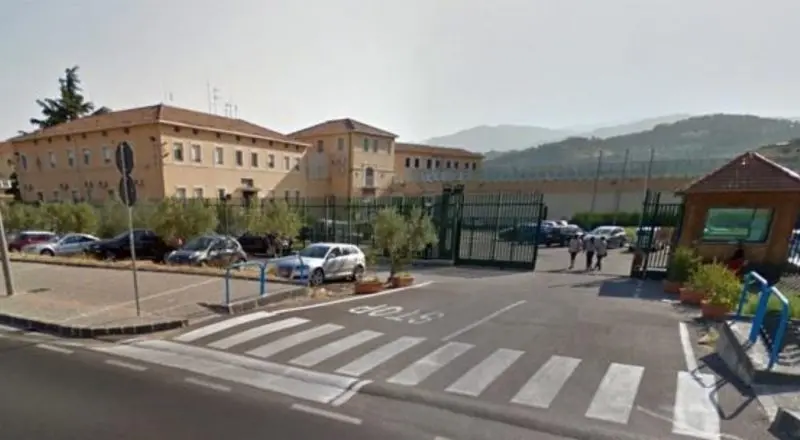 Lite con una guardia carceraria di Cosenza, imputato assolto