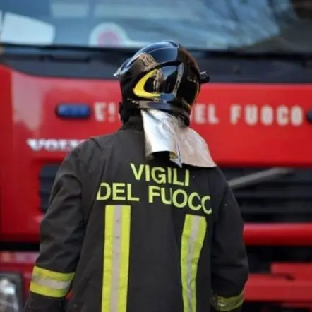 Praia a Mare, incendio nella struttura che ospita un noto supermercato