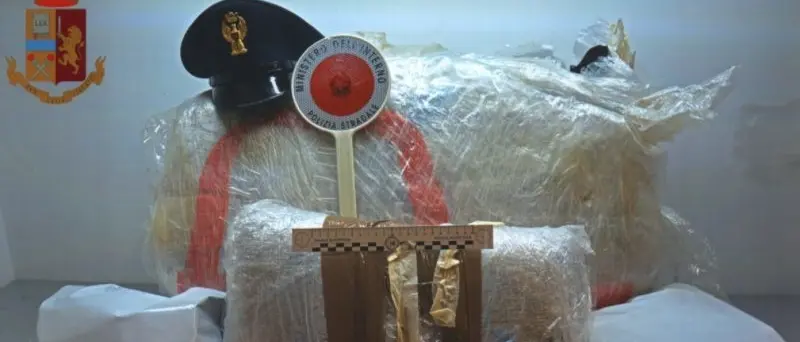 Maxi sequestro di marijuana a Cosenza: arrestato uomo con 28 kg di erba nel tir