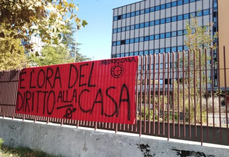 Prendocasa Cosenza negli uffici Aterp: «E' l'ora del diritto alla casa»