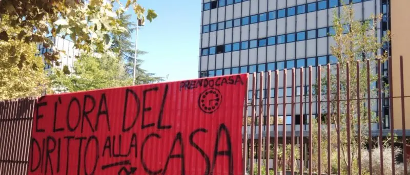 Prendocasa Cosenza negli uffici Aterp: «E' l'ora del diritto alla casa»