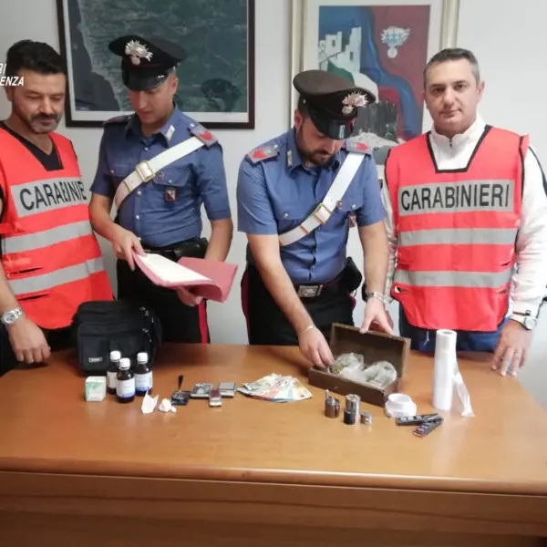 Diamante, trovato con la droga davanti alle scuole: arrestato