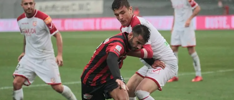 Pescara solo in vetta, vola il Lecce. Tabellini e voti dopo il 7° turno di Serie B