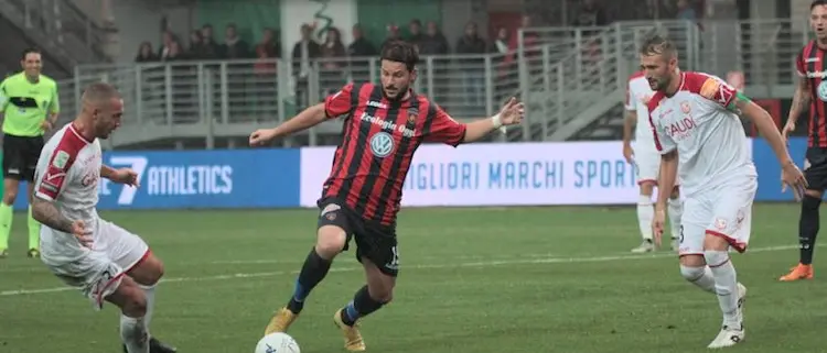 Bene il nuovo modulo, meno la freddezza. Gli up&down del Cosenza