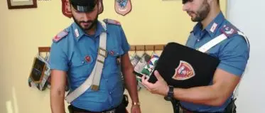 Spacciava controllando la zona con le telecamere: arrestato dai carabinieri