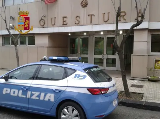 Madre coraggio denuncia piazza di spaccio a Cosenza, 7 arresti