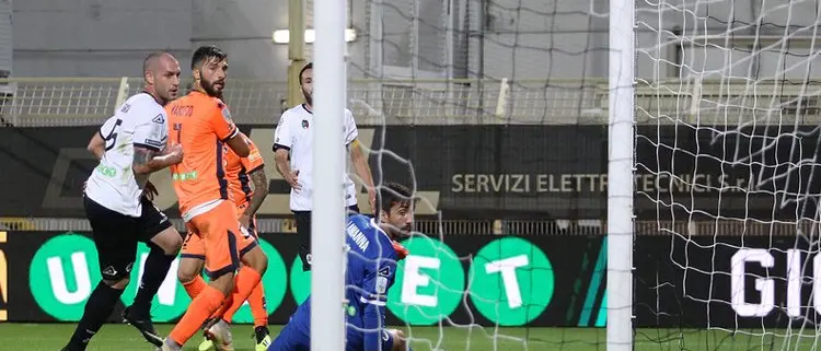 Il Pescara tenta la fuga: a La Spezia vince 3-1