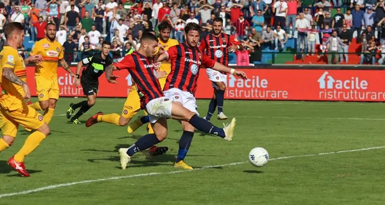Tutino superstar del Marulla. Il Cosenza annichilisce il Foggia (2-0)