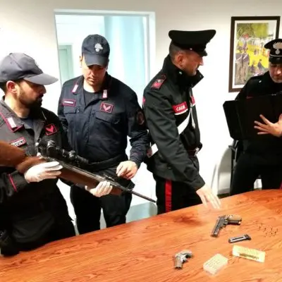 Armi e munizioni in un appartamento di Rende: un arresto