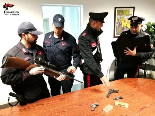 Armi e munizioni in un appartamento di Rende: un arresto