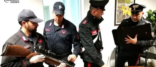 Armi e munizioni in un appartamento di Rende: un arresto