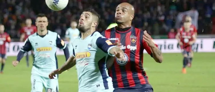 Baclet, piovono offerte per il centravanti del Cosenza. La situazione