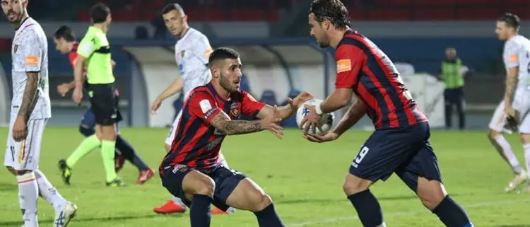 Al Cosenza non basta Tutino: il Lecce sbanca il \"San Vito-Marulla\"