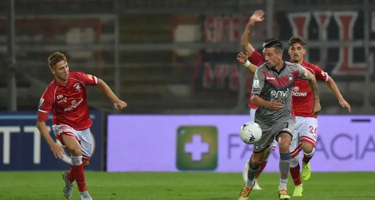 Il Perugia inguaia il Crotone. Ad Oddo non basta Simy (2-1)