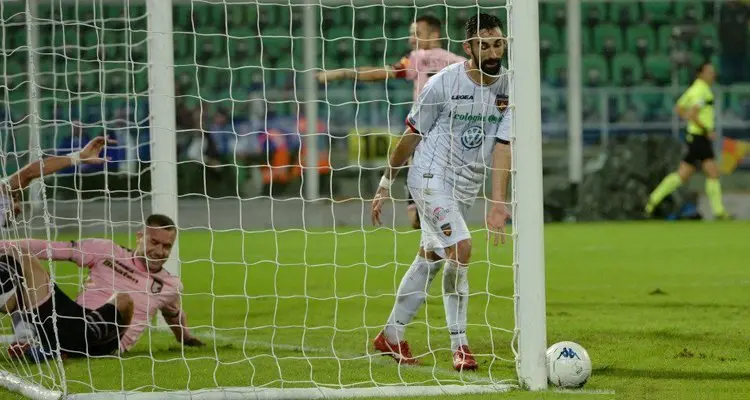 \"Zona Cesarini\" fatale al Cosenza: è - 7 in classifica