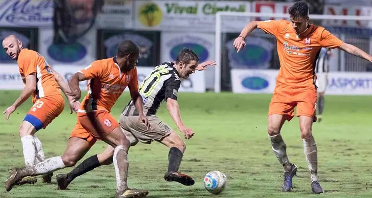 Rende, notte da favola. Vince in casa della Sicula ed è primo (0-2)