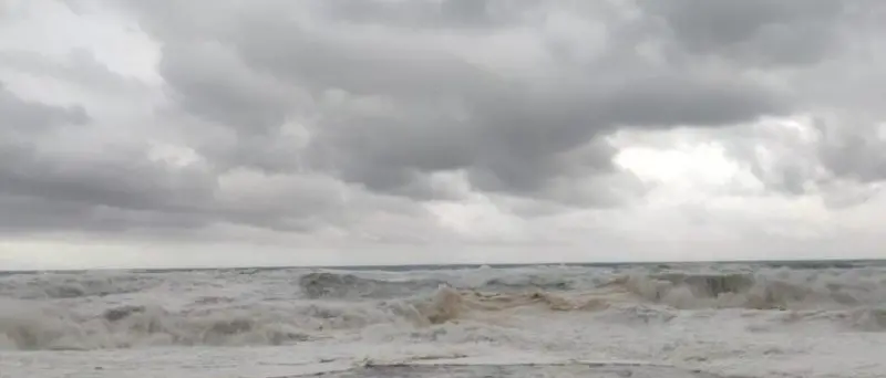 Scalea, violenta mareggiata: il fotoracconto di Giudiceandrea