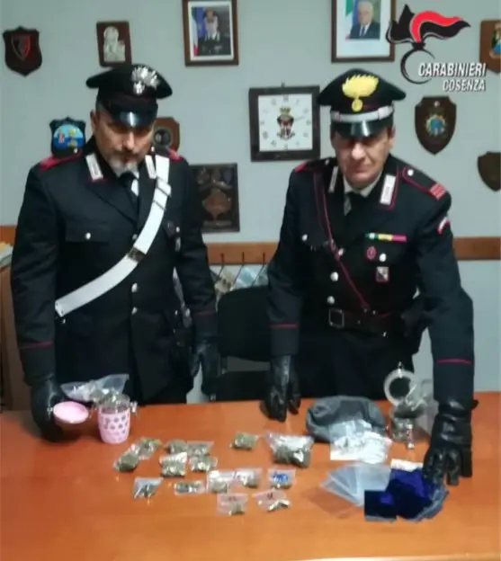 Arrestato giovane pregiudicato per spaccio di droga